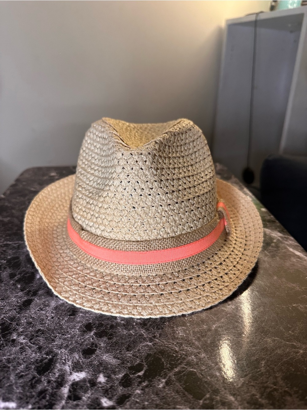 Unisex Straw Fedora Hat with Pink Accent - Summer Accessory